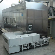 Fully encapsulated cleaning facility for ultrafine cleaning